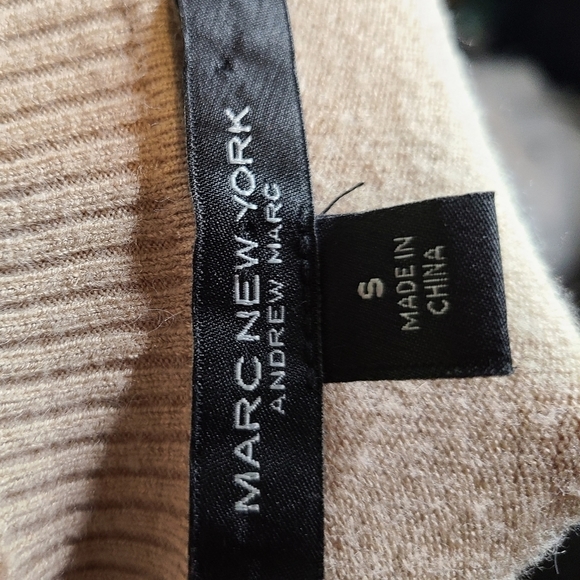 Andrew Marc Tan Sweater sz Small - Picture 8 of 10